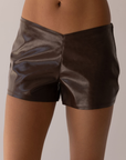 brown Faux leather micro shorts
V waistline
Side zipper closure
Unlined
Waist: 27" / Length: 11"
PU/Polyester
