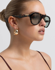 Oversized aviator frame
Featuring a straight brow line
Teardrop-shaped lenses
Distinctive keyhole bridge
Thick, structured frame with sculptural finish
tortoise frame and green lens aviator sunglsses