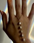 Baroque Pearl Hand Chain
18k Gold filled
Imitation Baroque Pearl
Length: 6 inches with 1.5" extender chain.
Hypoallergenic
Waterproof