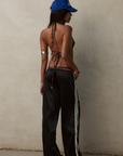 black Silk track pant
Elastic waistband
Side stripe