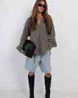 black and white Textured plaid button down shirt
Collard
Front pocket
Button down closure
Cotton/Polyester