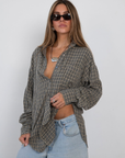 black and white Textured plaid button down shirt
Collard
Front pocket
Button down closure
Cotton/Polyester
