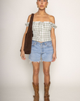green Woven plaid top
Faux front button
Adjustable front tie
Lace bust trim detail
Smocked shoulder sleeves and back
Side zipper
Unlined
summer top
spring top