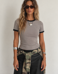 grey Short sleeve t-shirt top with black trim
Crew neckline
Short sleeve
Contrast trim
Unlined