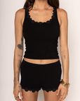 Fitted tank top in a soft jersey fabric
Scoop neckline
Adorned with delicate tonal daisy appliqué
Unlined
black tank top with daisies hemline