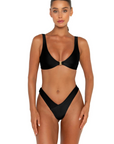 High-cut, seamless bikini bottoms
Front and back V cut
Cheeky coverage
Seamless asymmetrical paneling
Double lined
Sustainable Nylon made using ECONYL®
black bikini bottom
black swimsuit