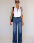 High rise ultra wide leg jeans
Button and zipper fly
Five pocket construction