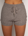 Grey Cable knit shorts
Mini length
Side pockets
Adjustable drawstring closure
Stretch waistband
Has stretch
Ribbed detailing
Unlined
Frankies knit dupe