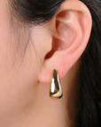 14K gold filled chunky L shaped hoop earrings
14K Gold Filled over Brass
Lead Free/Nickel Free