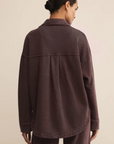 Oversized button down shirt jacket
Relaxed fit
Collared
Long sleeve
Button front
2 front patch pockets
brown shirt jacker
brown shacket