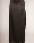 Satin maxi skirt
Side hook and eye and zipper closures
Side slit
Unlined
black satin maxi skirt