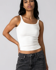 white Ribbed knit tank top
Elastic neckline
Unlined
Basic tank top
Rayon/Spandex