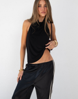 black Halter neck top
Low back
Neck button closure
Partially lined