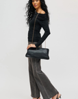 black Croc print clutch bag
Removable chain strap
Kiss lock closure
Inner slip pocket