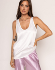 white Satin relaxed tank top
Scoop neckline
Unlined