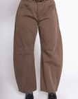 brown Barrel jeans
5 pocket construction
Button fly closure
Unlined
Wide leg