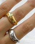 18K non-tarnish classic wavy band ring
18K gold plating stainless steel
Size 7 measurement: 0.682 Diameter/2.14 Circumference -
Lead and Nickel Free
Hypoallergenic
Water Resistant