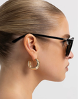 Modern aviator-inspired frame
Featuring a bold flat-top silhouette with geometric shaping
Navigator-inspired angular shaping
Oversized lens profile for full coverage
Polarisation: Category 3
UV Protection: UV400
Double bridge design
Keyhole cut-out detail between bridges
Slim arm design
Lens Height: 5.16cm / Temple Length: 14.5cm / Temple Tip Width: 10.5cm /
Nose Bridge: 1.8cm, Frame Width: 14.4cm