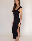 black Knit midi length dress
Sweetheart neckline
Bead details
Luxe knit
Unlined with stretch
Side Slit