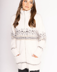 Knit thick oversized cardigan sweater
Turtle neck
Zip up closure
Unlined
white thick knit sweater
cute mountain outfit
ski lodge outfit
winter outfit
winter sweater
cozy sweater
cozy outfit
