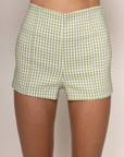 green Gingham printed micro short
High waisted
Side zipper closure
Unlined
summer shorts
sprint shorts
spring outfit
summer outfit
