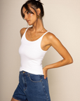 Baby ribbed tank top
Scoop neck
Sleeveless
Fitted
Fixed straps
Midweight
white tank top