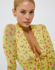 yellow Floral printed long sleeve mini dress
Deep v neckline
Ruffle trim
Tie keyhole
Fully lined in our soft mesh fabric