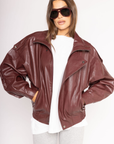 Faux leather oversized jacket
Zipper/button closure
Collared
2 side pockets
Elastic hem
Lined
oversized burgundy faux leather jacket