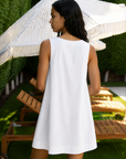 Flowy mini dress
Sleveless
Side pockets
Scoop neckline
Lined