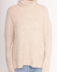 Fuzzy marled knit oversized sweater
Turtleneck
Long sleeves
Step hem
Unlined
tan turtle neck sweater