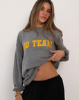 Oversized Raglan "Go Team" Crew sweatshirt
Relaxed fit with an effortlessly sporty feel
Designed with dropped shoulders and a loose silhouette
50% polyester, 38% cotton, 12% rayon
grey go team sweatshirt