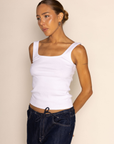 white Ribbed tank top
Regular fit
Scoop neck
Sleeveless
Midweight