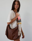 Shoulder bag. Adjustable belt strap. Inner zipper pocket. brown leather bag