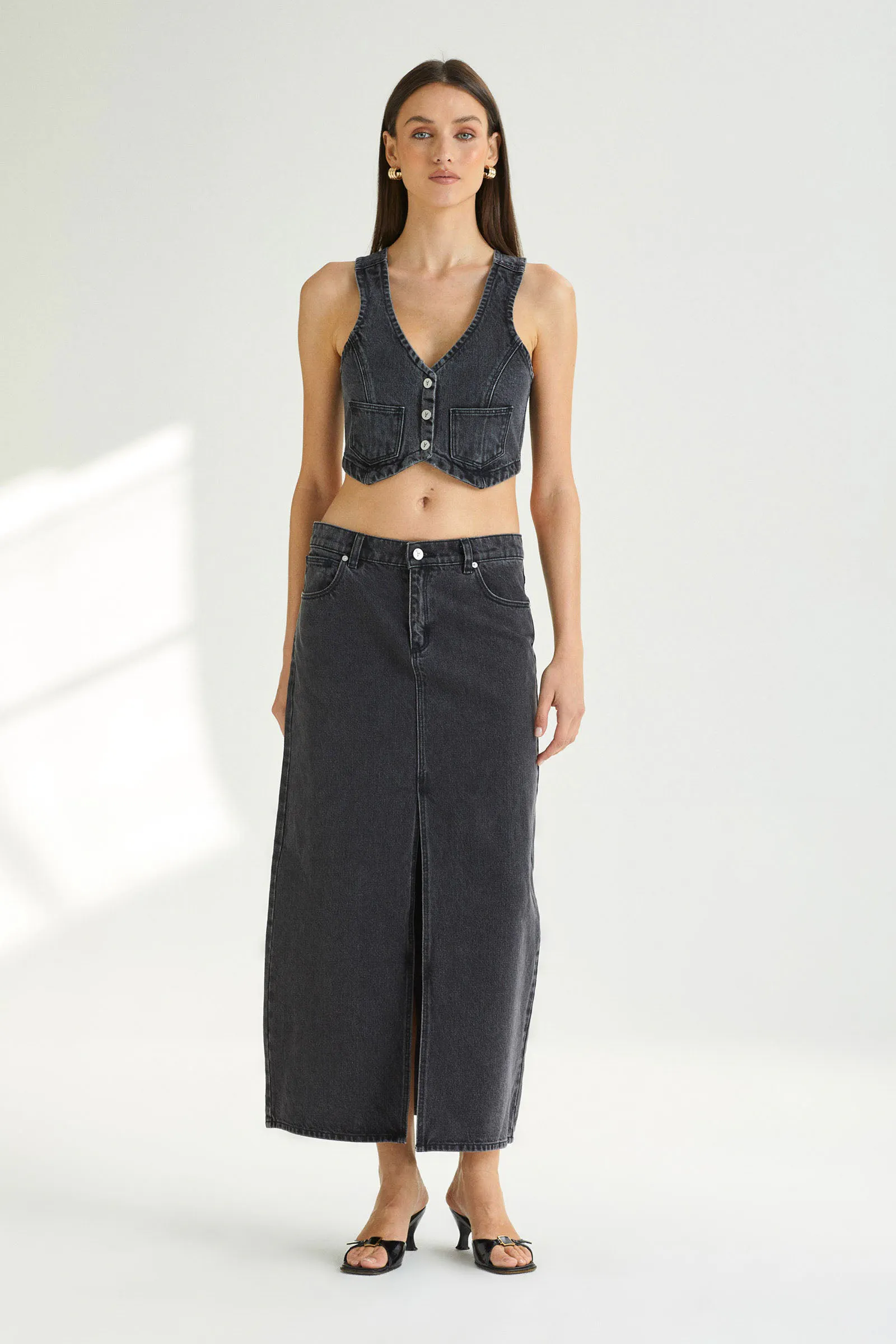 99 Low Maxi Skirt Chloe by Abrand Jeans - FINAL SALE – SHOPLUNAB 99 Low Maxi Skirt Chloe by Abrand Jeans - FINAL SALE – SHOPLUNAB