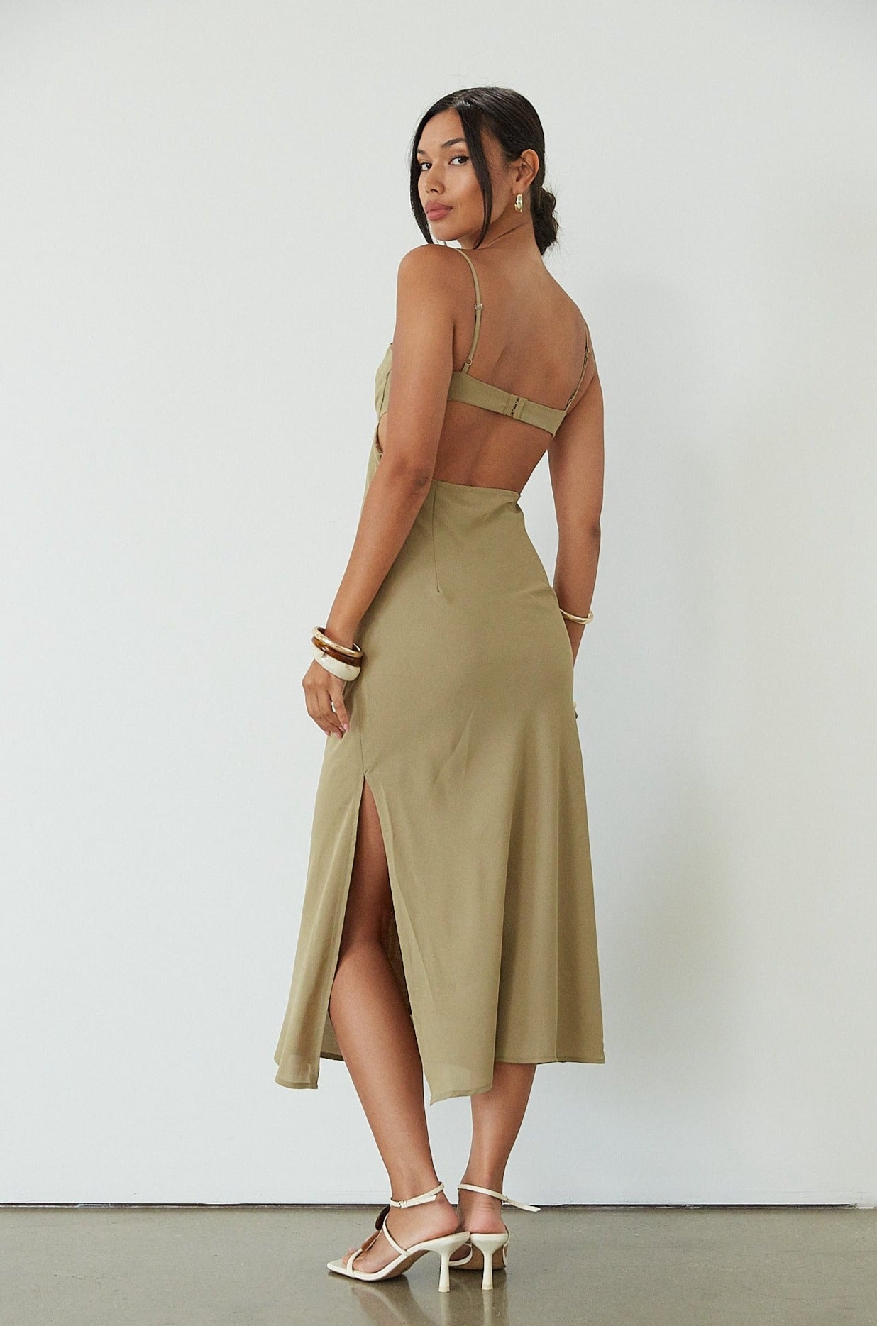 sage green maxi dress. green maxi dress. wedding guest dress. dress with side slit. evening dress. dress for nice dinner