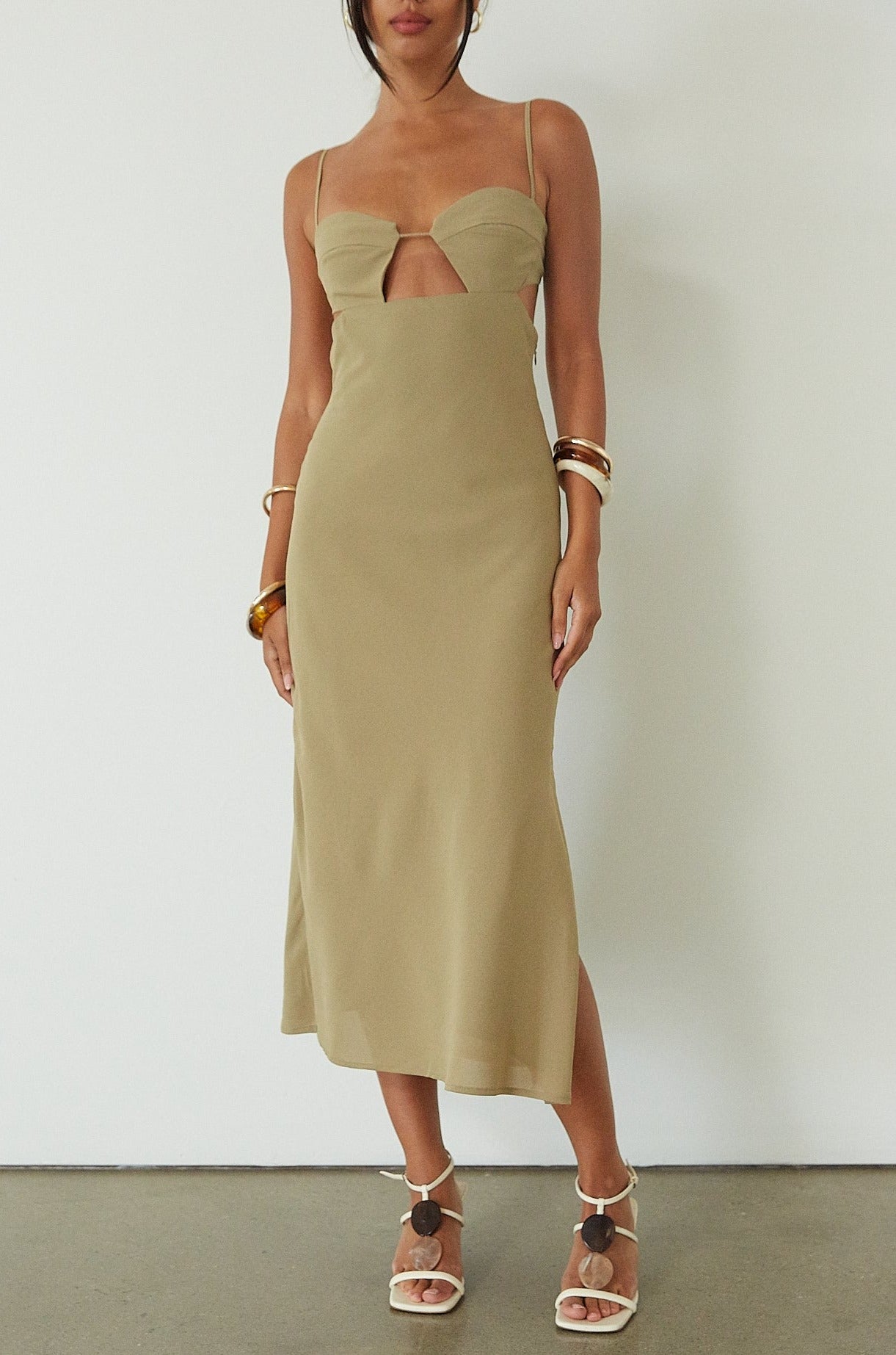 sage green maxi dress. green maxi dress. wedding guest dress. dress with side slit. evening dress. dress for nice dinner