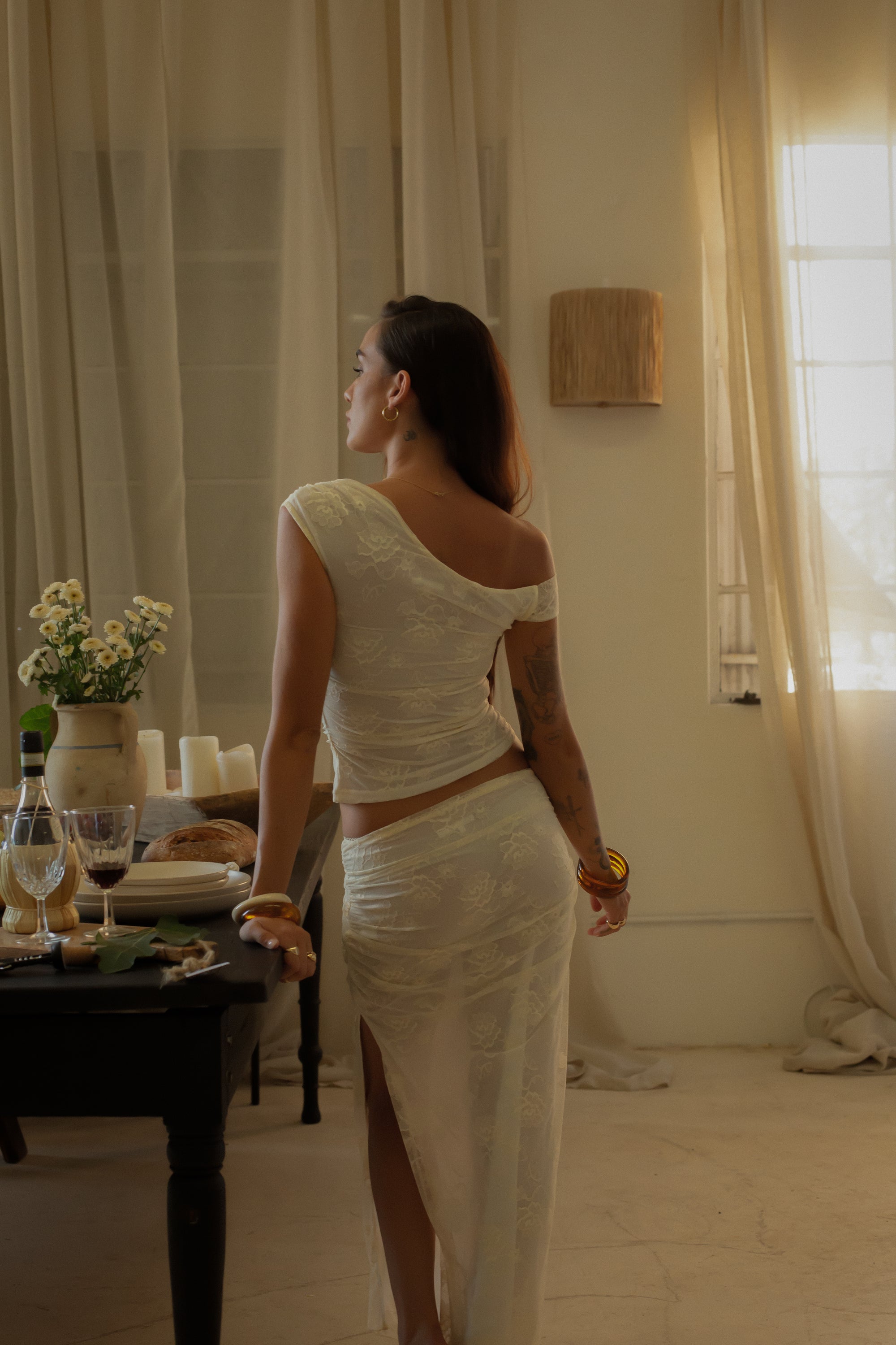 Knit lace maxi skirt. Elastic waist. Ruched sides. Side slit. Fully lined.European summer aesthetic. Tuscany outfit inso. Tuscany aesthetic. Summer skirt. white lace skirt. summer outfit. everyday skirt. vacation skirt. outfit to wear to tuscany. day skirt. going out skirt. white lace maxi skirt. nice dinner skirt. 