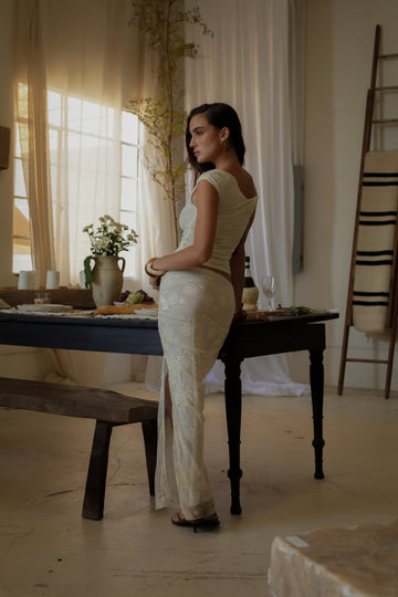 Knit lace maxi skirt. Elastic waist. Ruched sides. Side slit. Fully lined.European summer aesthetic. Tuscany outfit inso. Tuscany aesthetic. Summer skirt. white lace skirt. summer outfit. everyday skirt. vacation skirt. outfit to wear to tuscany. day skirt. going out skirt. white lace maxi skirt. nice dinner skirt. 