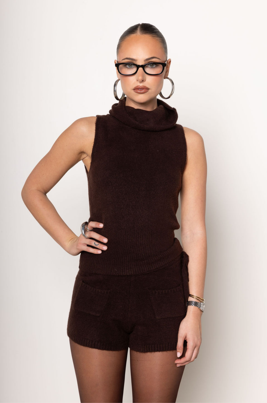 Fuzzy knit sweater tank top
Turtle neck
Sleeveless
Unlined
brown fuzzy turtle neck tank top
fall outfit
fall top
thanksgiving outfit