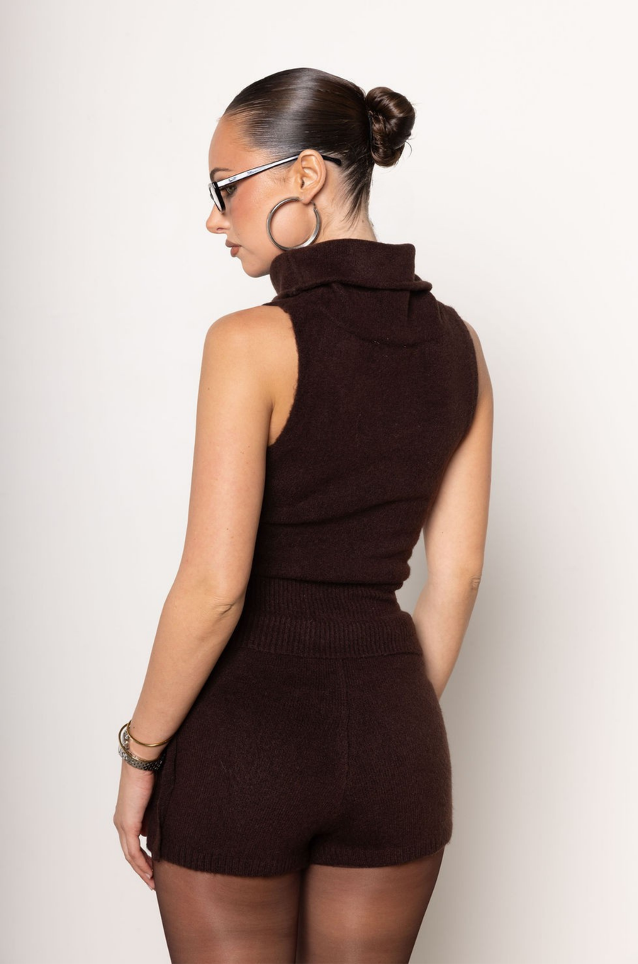 Fuzzy knit sweater tank top
Turtle neck
Sleeveless
Unlined
brown fuzzy turtle neck tank top
fall outfit
fall top
thanksgiving outfit