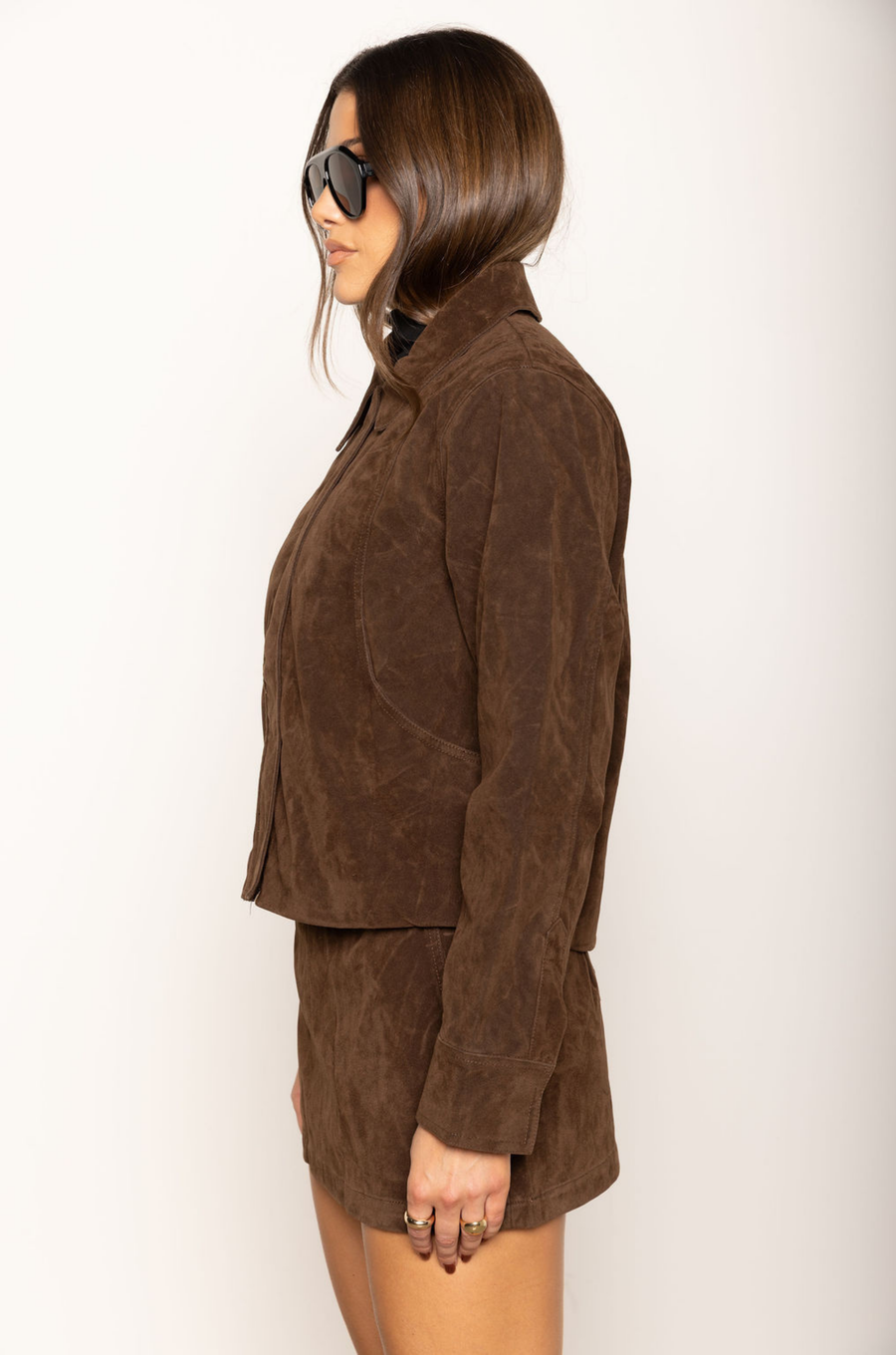 Faux suede jacket
Collared
Front zipper closure with fold over button panel
Side pockets
Lined
brown faux suede jacket
fall outfit
thanksgiving outfit