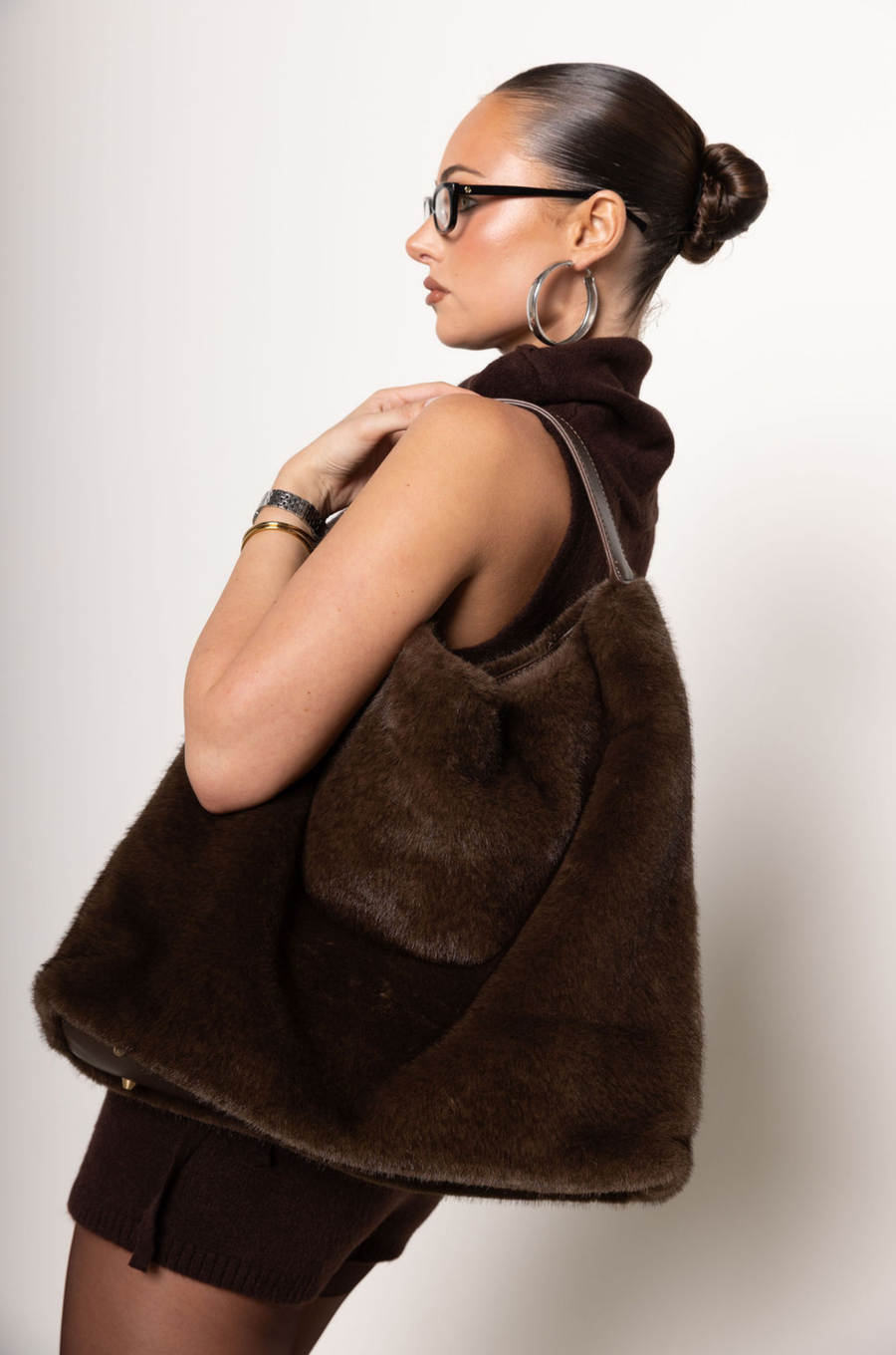 brown Faux fur tote
One inner zip pocket
Two inner slip pockets
Button closure
Imported
Polyester
brown fur bag
fall bag
fall accessories