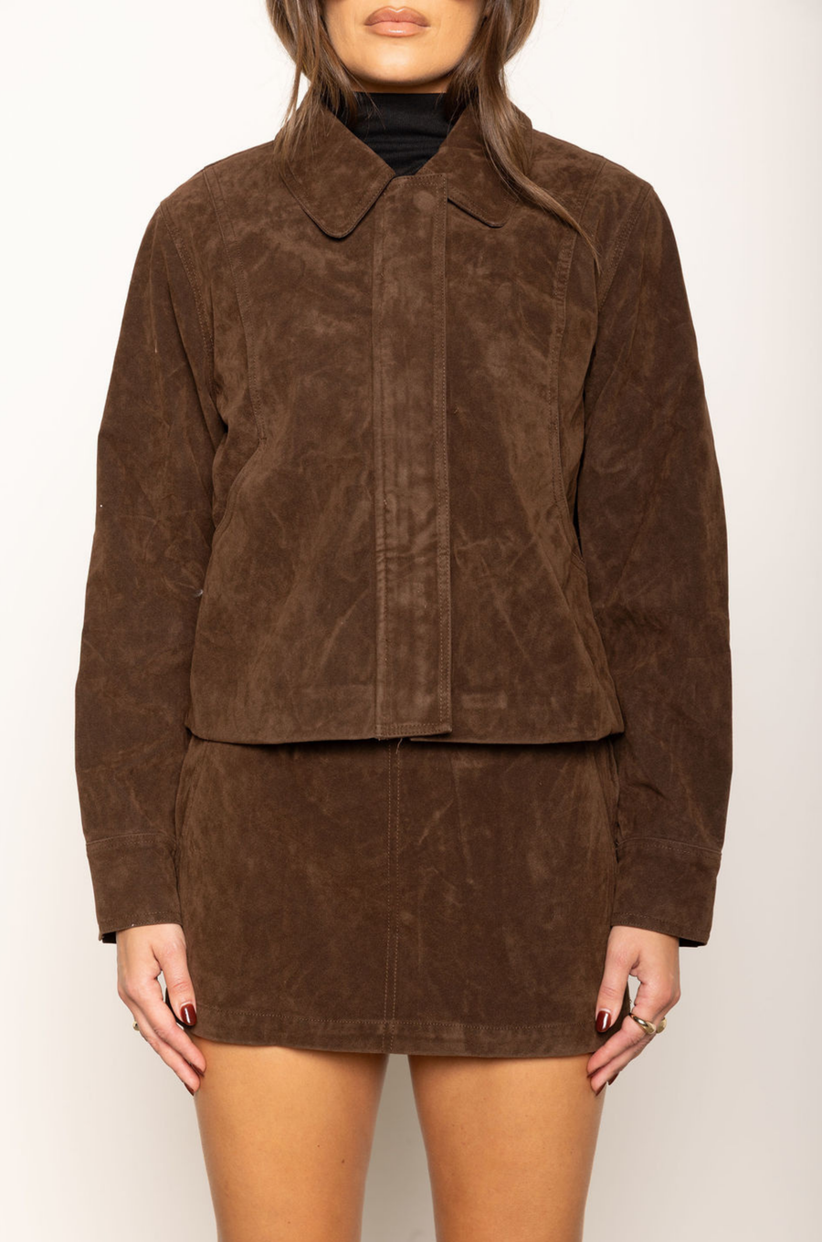 Faux suede jacket
Collared
Front zipper closure with fold over button panel
Side pockets
Lined
brown faux suede jacket
fall outfit
thanksgiving outfit