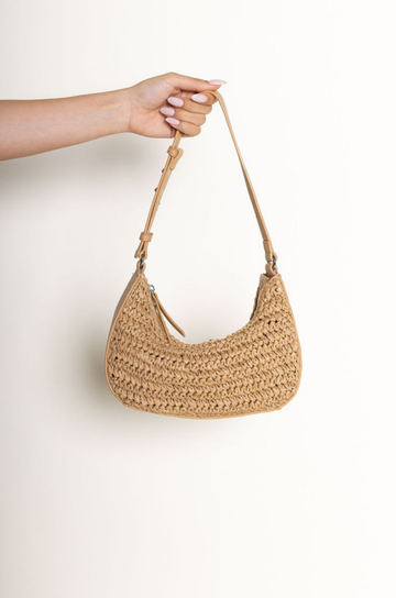 tan camel Wicker raffia shoulder bag
Inner lining
Zipper closure
Adjustable shoulder strap
Inner zipper and open pouch
