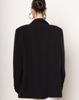 Oversized single breasted blazer
Collar neckline
Long sleeves with button closures
Front button closure
Front pockets
Back slit
black oversized blazer