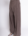 Low rise pant
Loose fit
Wide leg
Front/back pockets
Zipper closure
Unlined
Length: 39"
Lyocell/Spandex
brown low rise slack pant