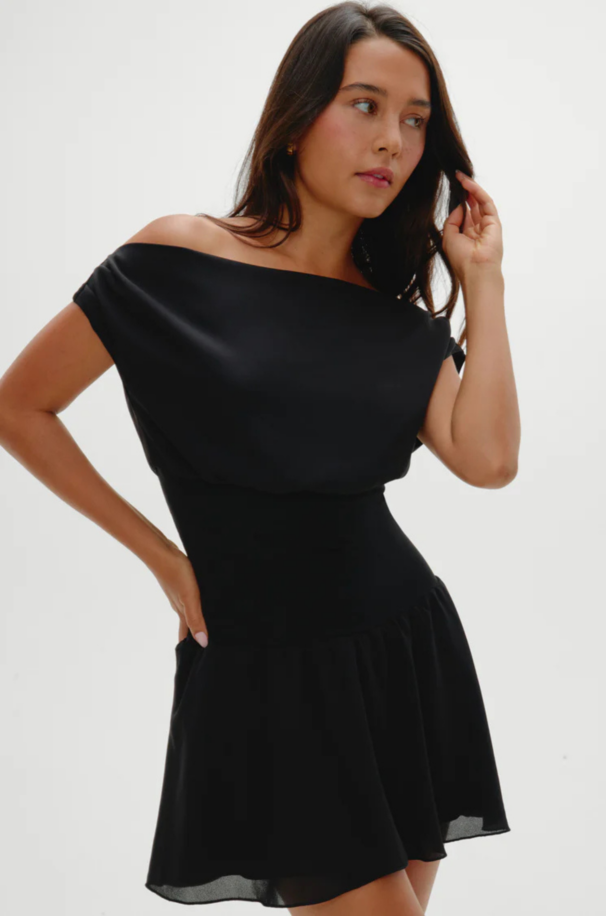 Stretchy knit midsection
Contrasted by lightweight chiffon through the neckline, bodice, and skirt
Wide neckline
Sits naturally as a boat neck and can be styled on or off the shoulders
Double layer skirt
Polyester
black mini dress