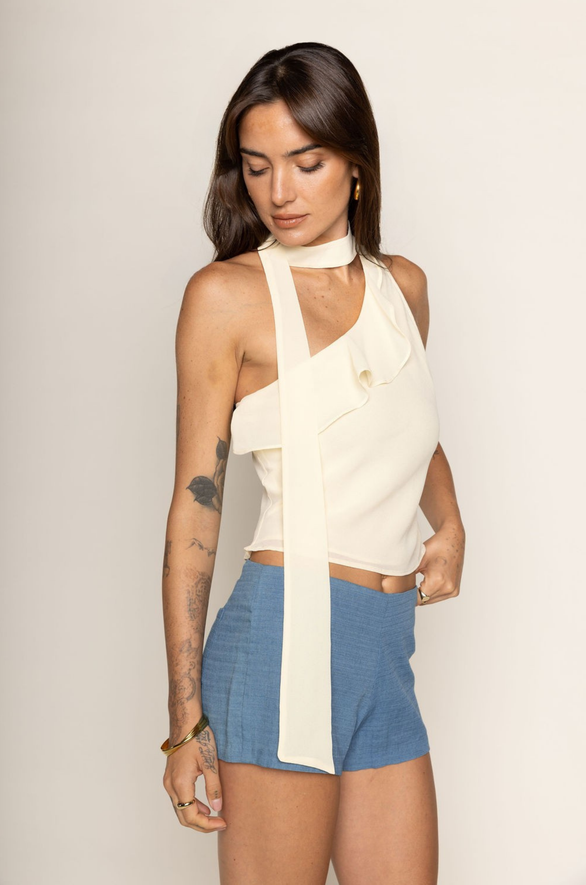 yellow Chiffon one shoulder halter top
Ruffle detail
Neck hook eye closure
Attached neck scarf
Partially lined
summer going out top
butter yellow top