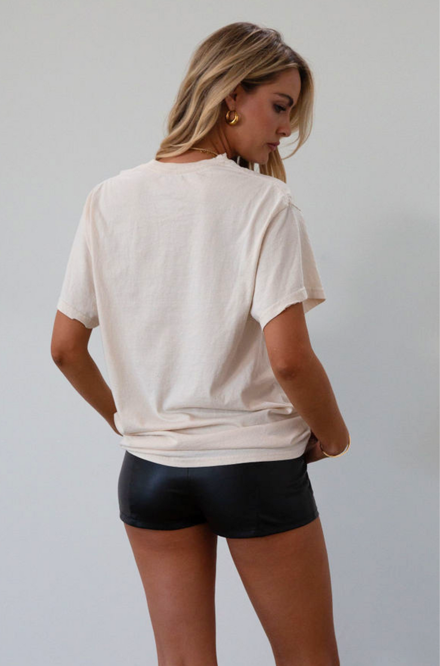 Vegan leather shorts. Hook and eye and zipper fly. No pockets. Unlined. black faux leather shorts. fall shorts. fall outfit. 