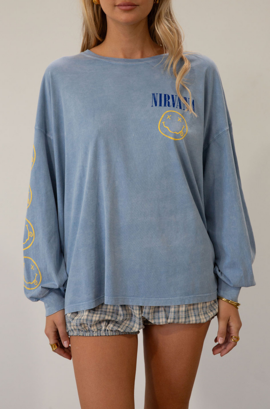 blue Graphic printed acid wash knit top. Crewneck. Long sleeves. Unlined.